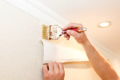 Pose de papier peint à la Charce — revêtements muraux et toiles de verre